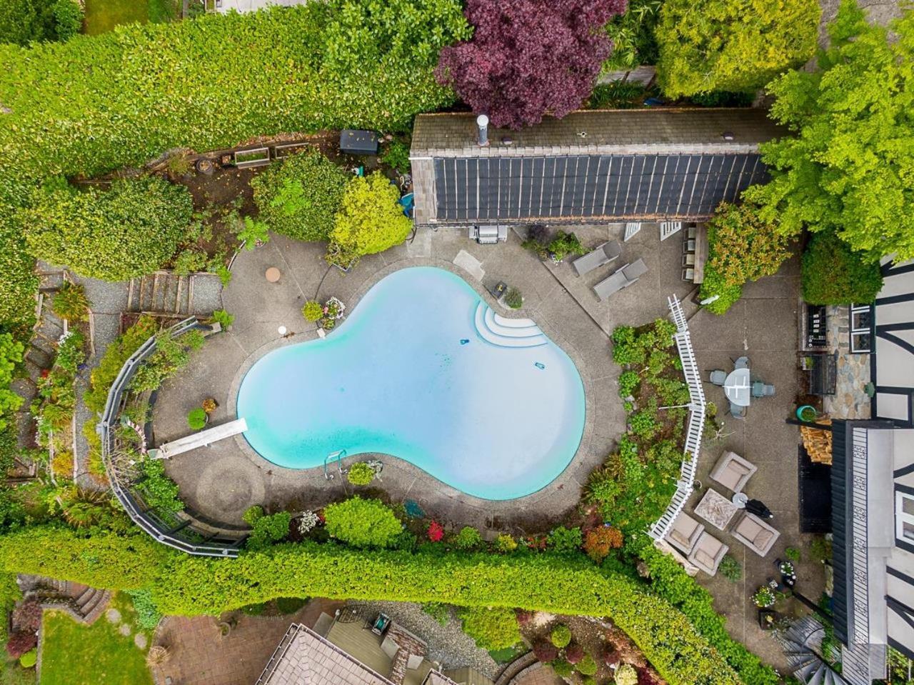 Suite Smart West Vancouver Exterior photo